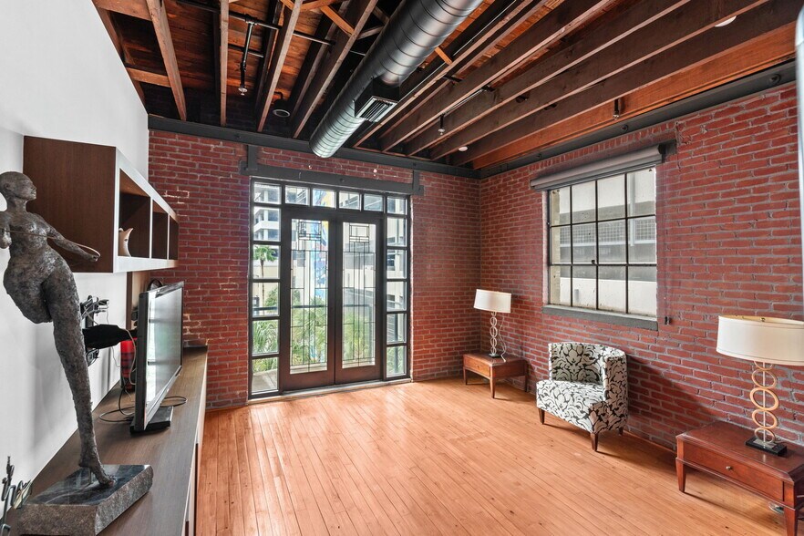 1121 E Twiggs St, Tampa, FL à louer - Photo intérieure - Image 3 de 23