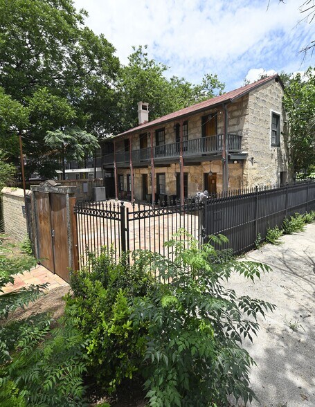 121 Starr St, San Antonio, TX à louer - Photo du bâtiment - Image 1 de 14