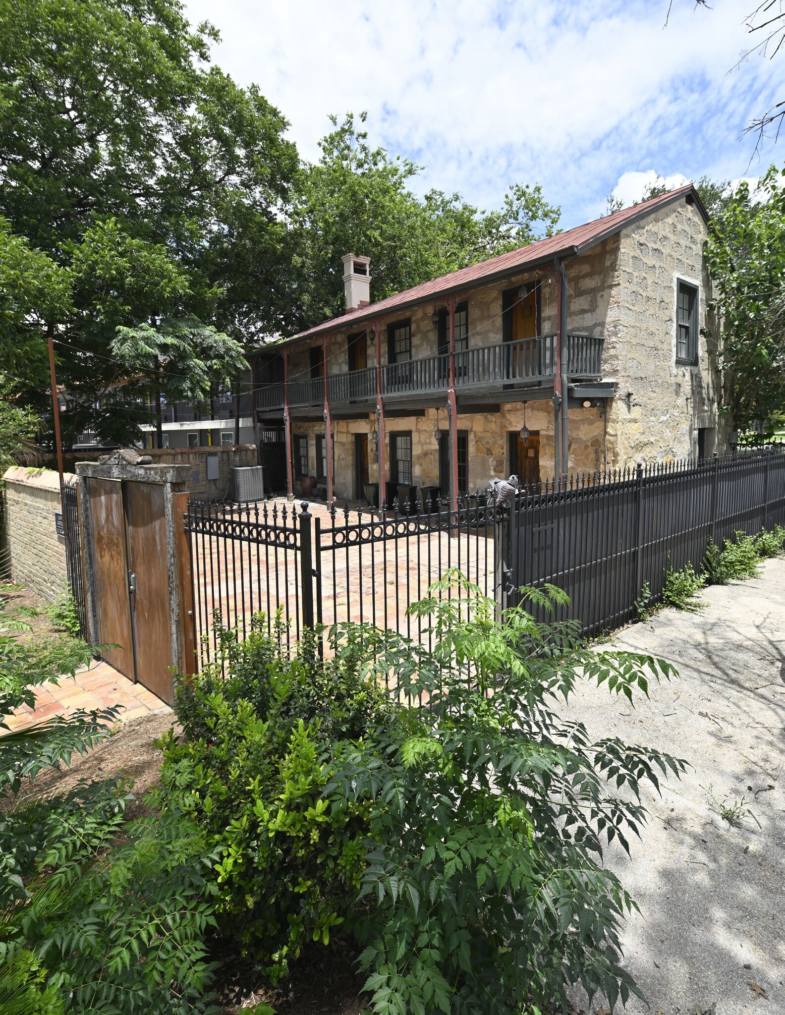121 Starr St, San Antonio, TX for lease Building Photo- Image 1 of 15