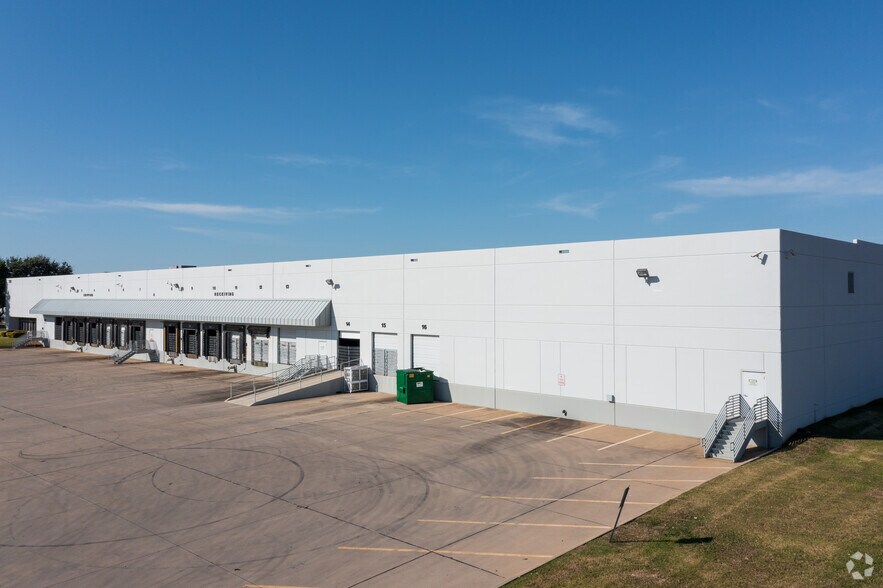 1101 John Burgess Dr, Fort Worth, TX à louer - Photo du bâtiment - Image 3 de 5