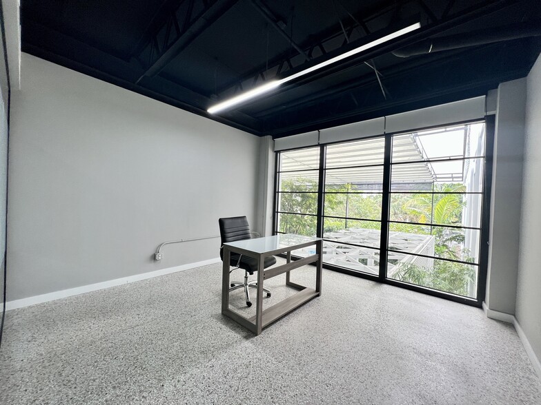 441 NE 3rd Ave, Fort Lauderdale, FL for lease - Interior Photo - Image 3 of 13