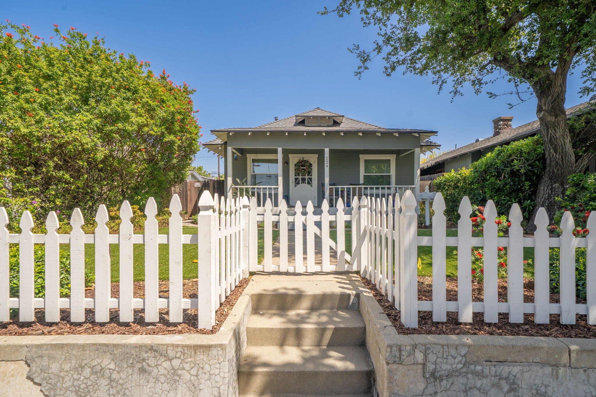 124 N Vista Bonita Ave, Glendora, CA à vendre Photo du bâtiment- Image 1 de 13