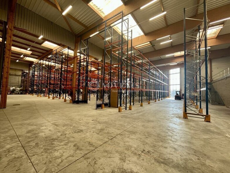 Industrial in Louvres for lease - Interior Photo - Image 2 of 12
