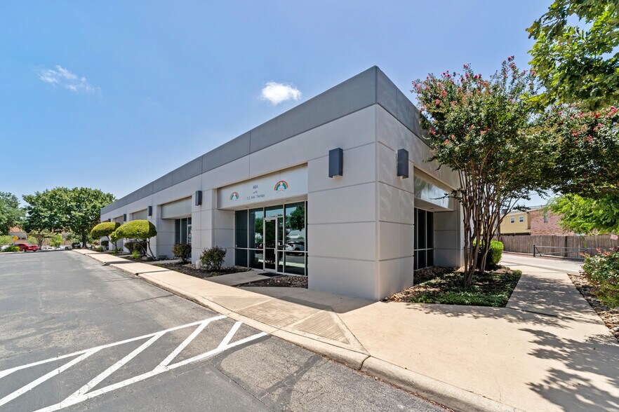 9527 McCullough Ave, San Antonio, TX à louer - Photo du bâtiment - Image 2 de 22