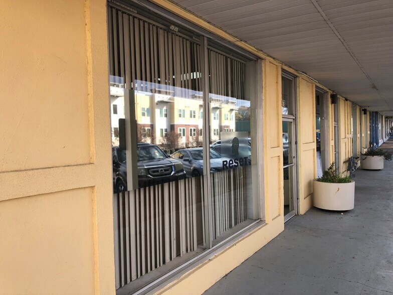 6978 Main St, Lithonia, GA à louer - Photo du bâtiment - Image 2 de 16