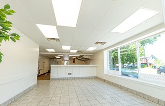 317 Chestnut St, Needham, MA à vendre Photo intérieure- Image 1 de 7