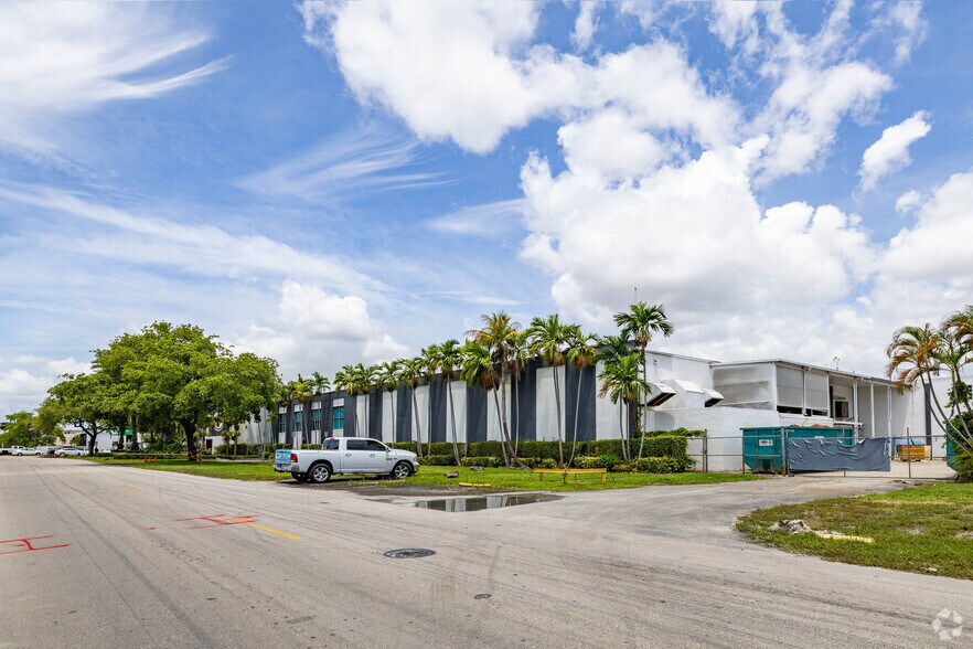 4355 NW 128th St, Opa Locka, FL à vendre - Photo du bâtiment - Image 3 de 7
