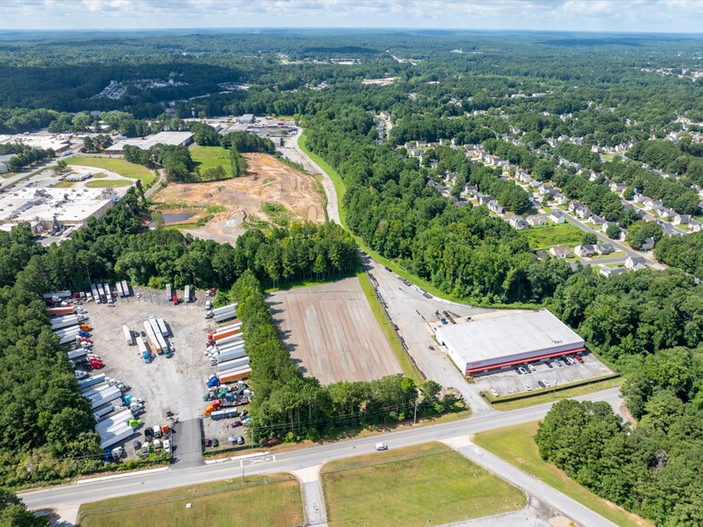 6515 Marbut Rd, Lithonia, GA à louer - Photo du bâtiment - Image 3 de 9