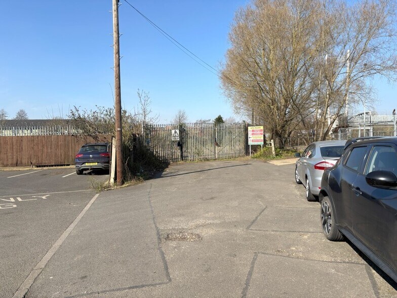 Cow Ln, Newark à vendre - Photo du bâtiment - Image 3 de 3