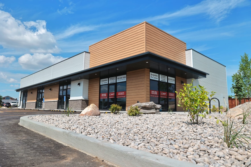 498 41 St S, Lethbridge, AB à louer - Photo du bâtiment - Image 3 de 3