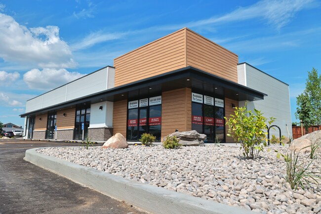 Plus de détails pour 498 41 St S, Lethbridge, AB - Commerce de détail à vendre