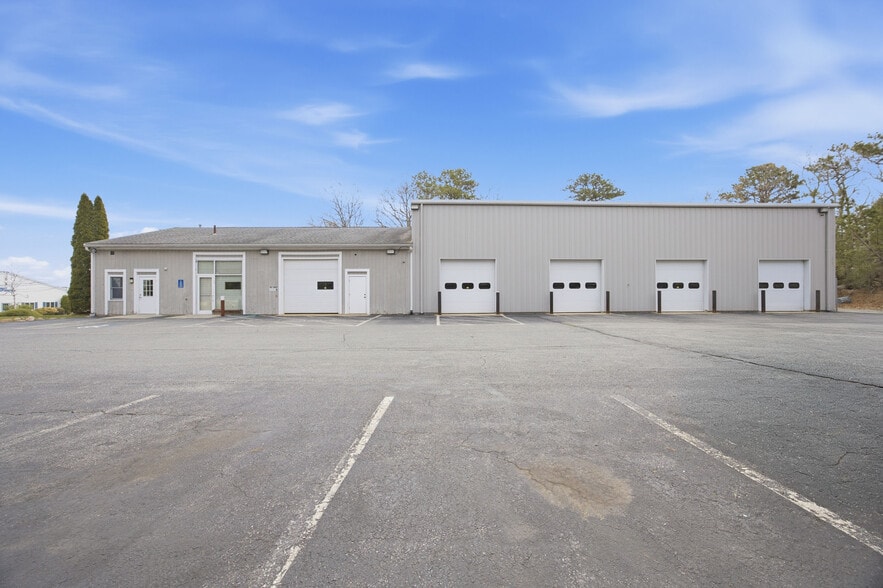 7 Colonel Dr, Bourne, MA for sale - Building Photo - Image 1 of 40