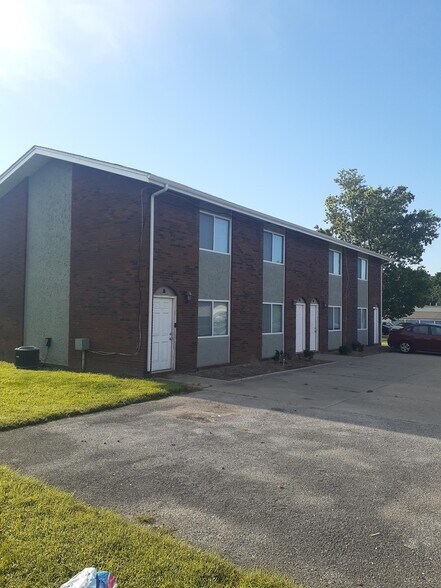 2520 Eastview Dr, Belleville, IL à vendre - Photo du bâtiment - Image 2 de 3