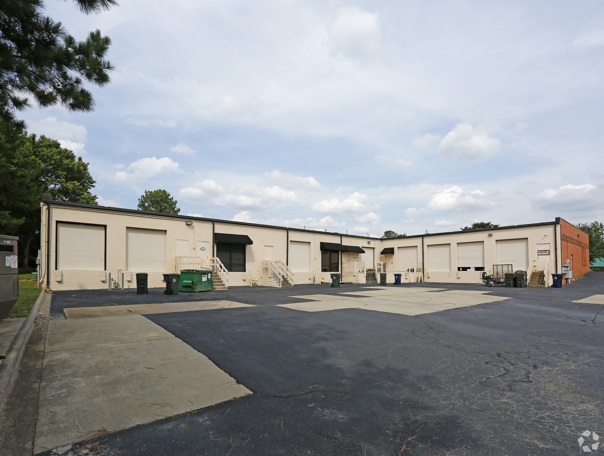 20464 Chartwell Center Dr, Cornelius, NC for lease Building Photo- Image 1 of 6