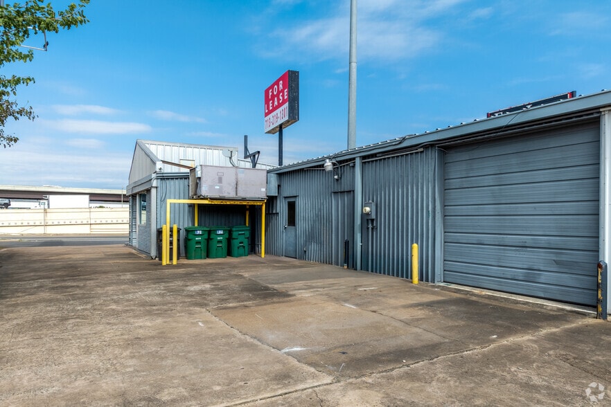 5633 Southwest Fwy, Houston, TX for lease - Building Photo - Image 3 of 25