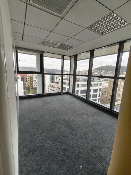 Office in Rouen for lease - Building Photo - Image 2 of 8
