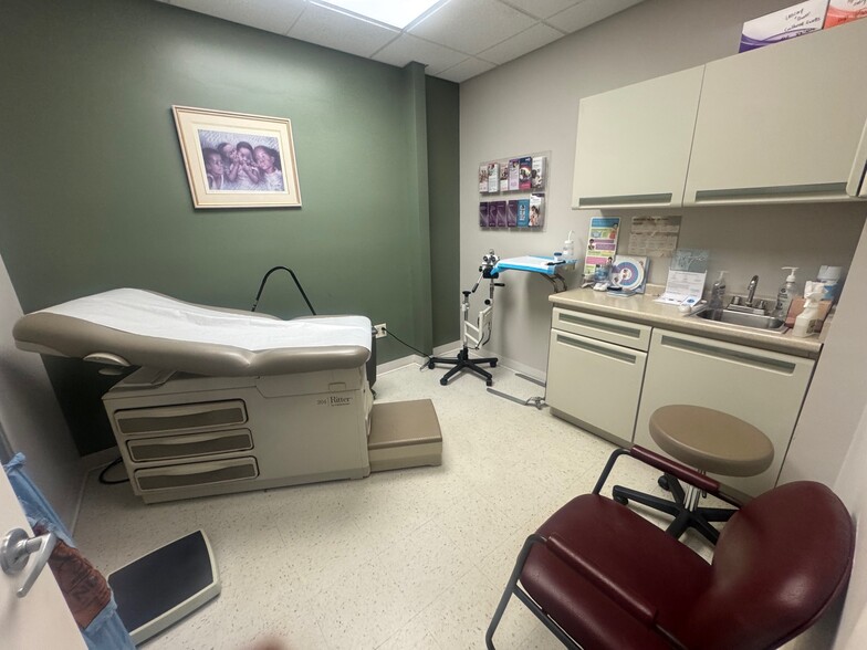 359 Centre St, Nutley, NJ à louer - Photo du bâtiment - Image 3 de 27