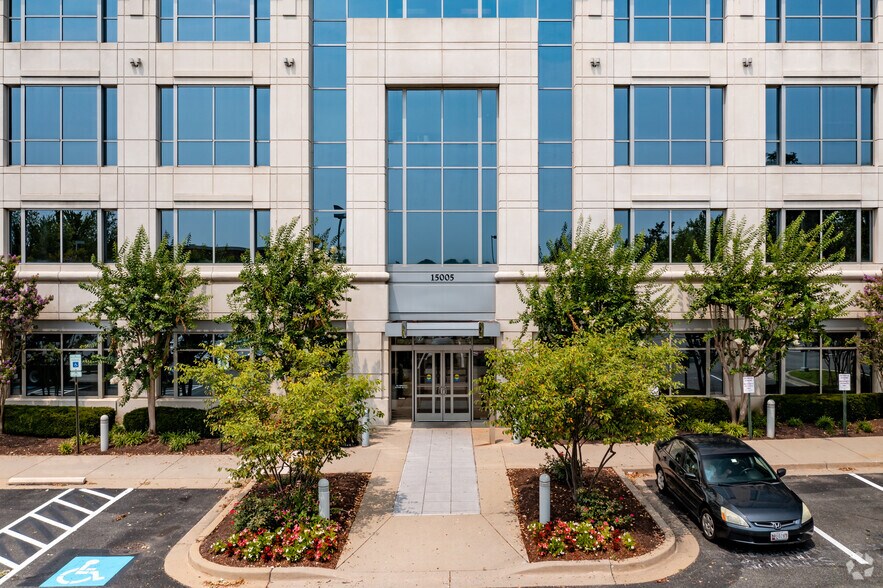 15005 Shady Grove Rd, Rockville, MD à louer - Photo du bâtiment - Image 3 de 8