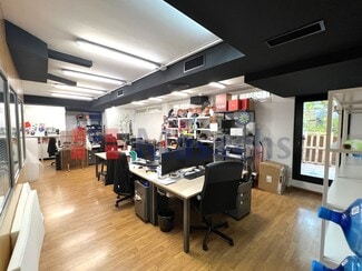 Plus de détails pour Multi-résidentiel à vendre