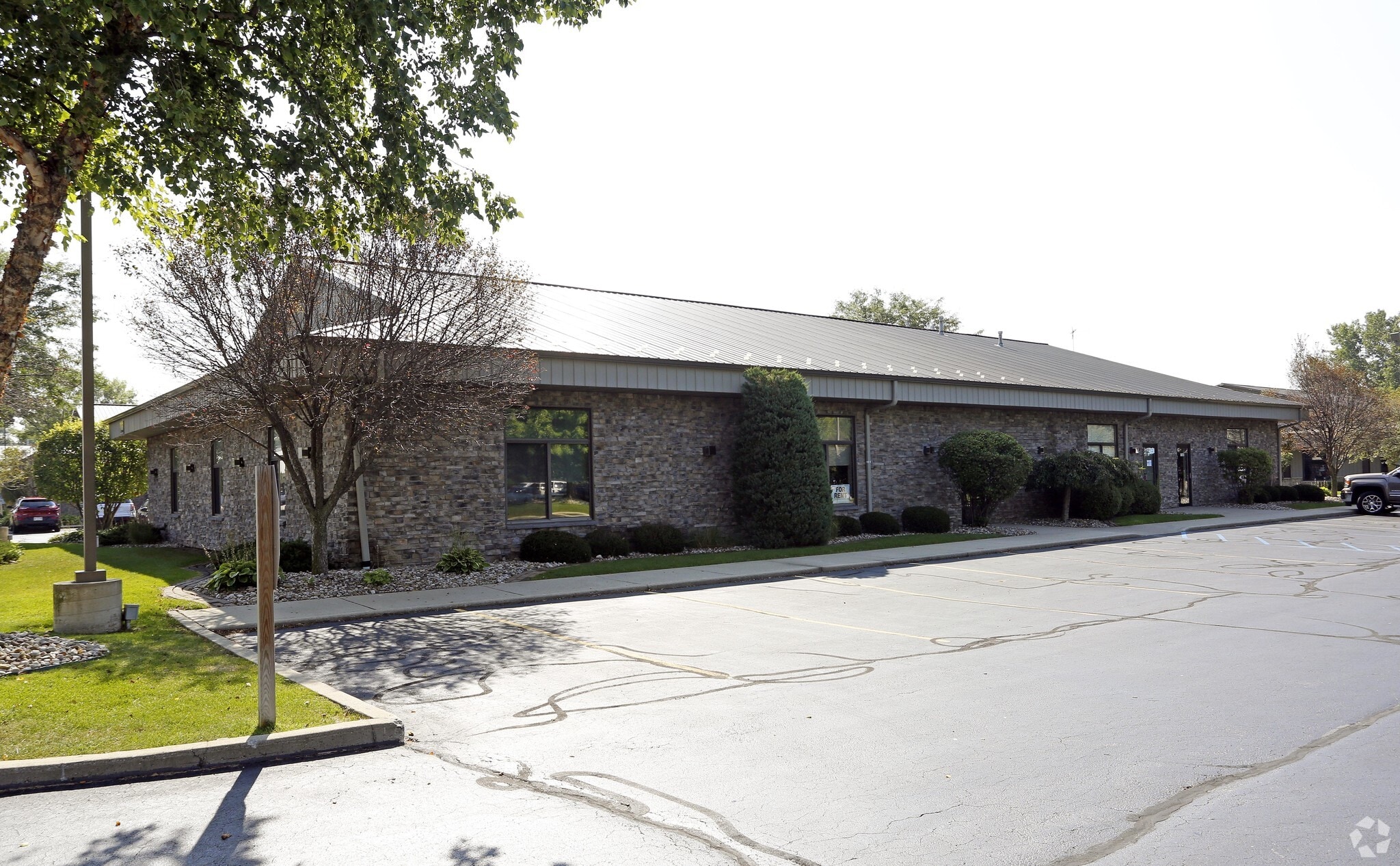 1051 Southpoint Cir, Valparaiso, IN for lease Primary Photo- Image 1 of 5