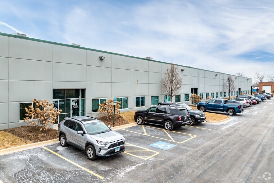 1060 N Garfield St, Lombard, IL à louer - Photo principale - Image 2 de 5