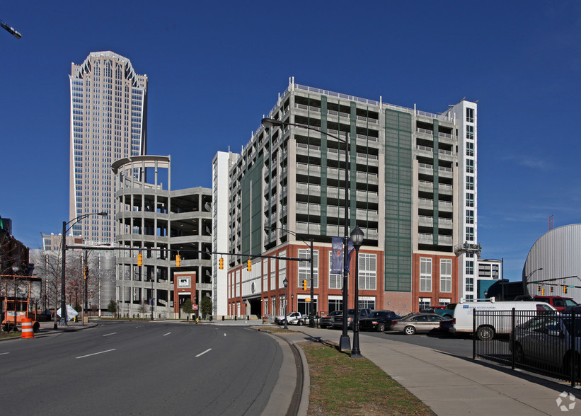 350 E 6th St, Charlotte, NC à vendre - Photo principale - Image 1 de 1