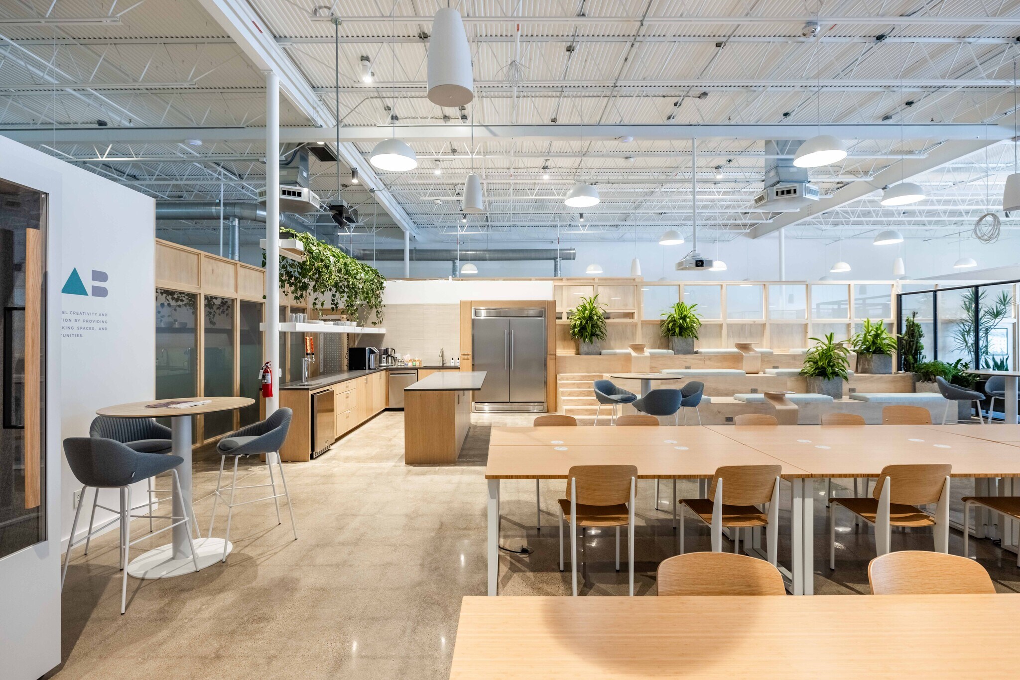 544 E Wheatland Rd, Duncanville, TX à louer Photo principale- Image 1 de 30