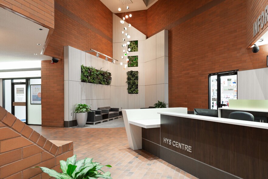 11010 101 St NW, Edmonton, AB à louer - Photo intérieure - Image 2 de 7