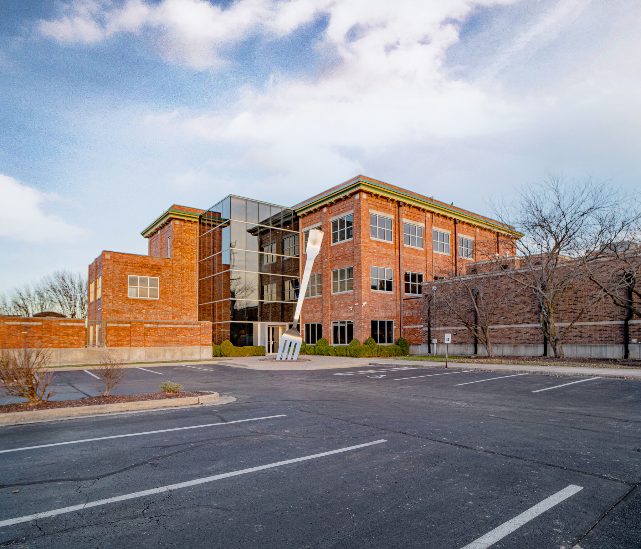 2215 W Chesterfield Blvd, Springfield, MO for sale Building Photo- Image 1 of 1