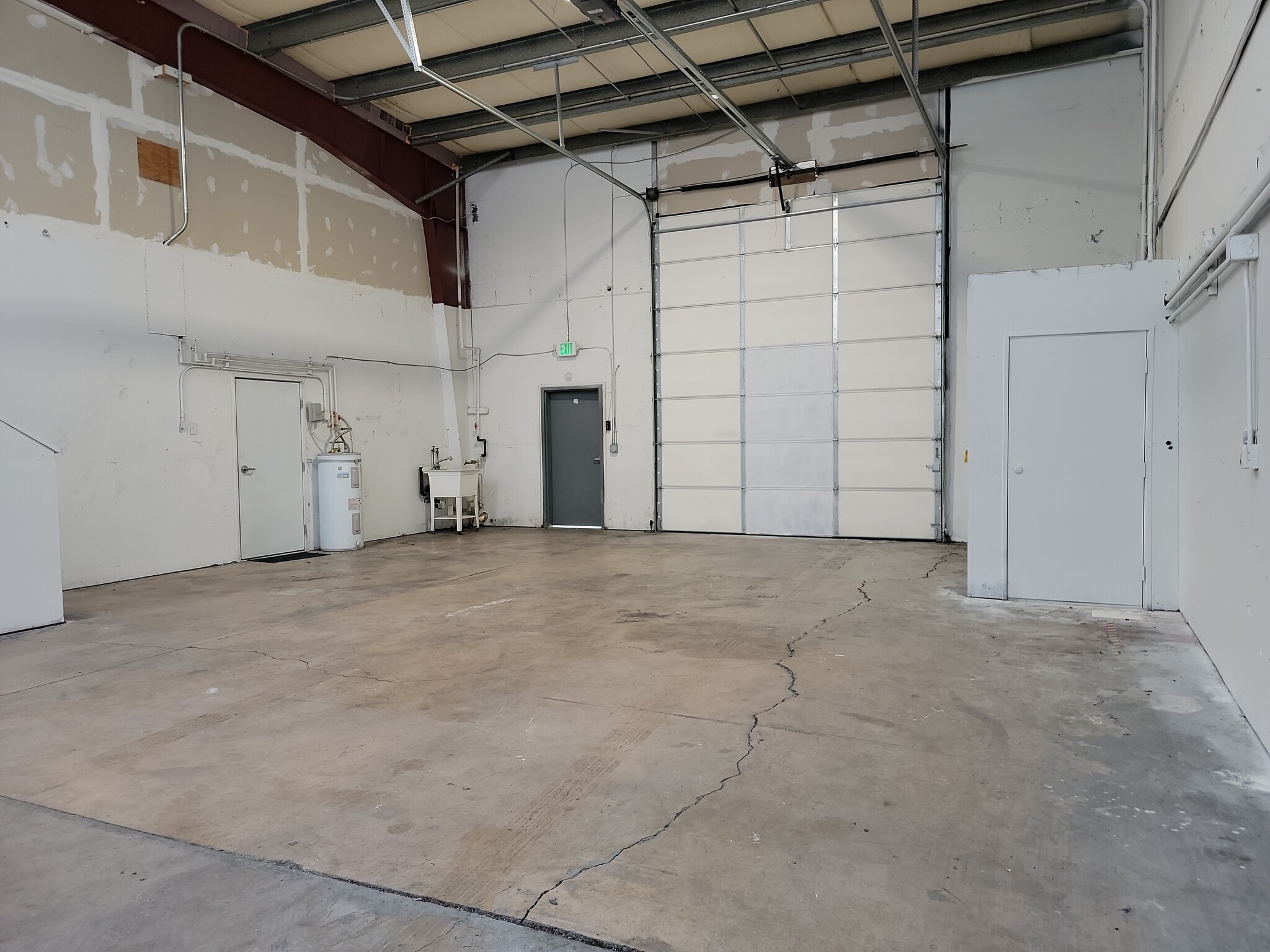 2200 Three Lakes Rd SE, Albany, OR for lease Interior Photo- Image 1 of 23