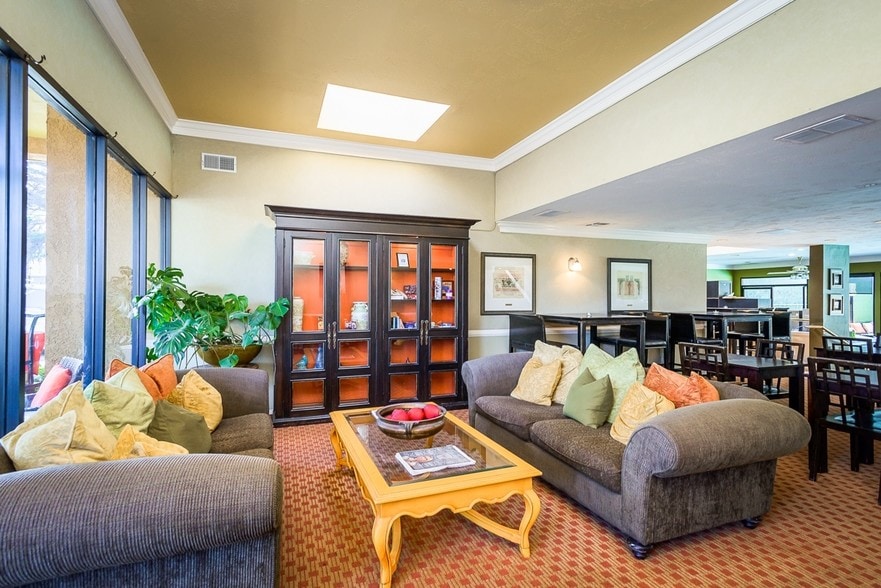 9135 Hearst Dr, San Simeon, CA for sale - Interior Photo - Image 3 of 14