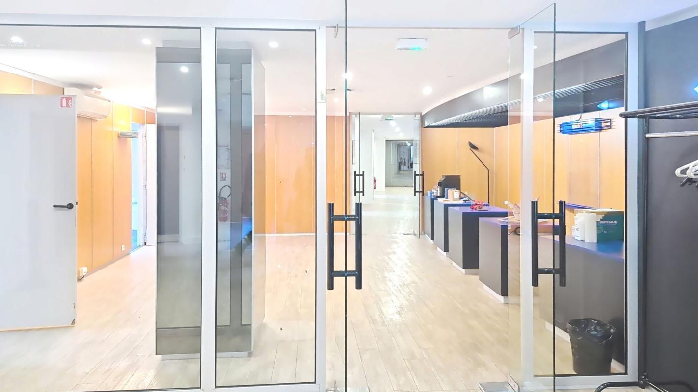 Office in Montreuil for sale Interior Photo- Image 1 of 10
