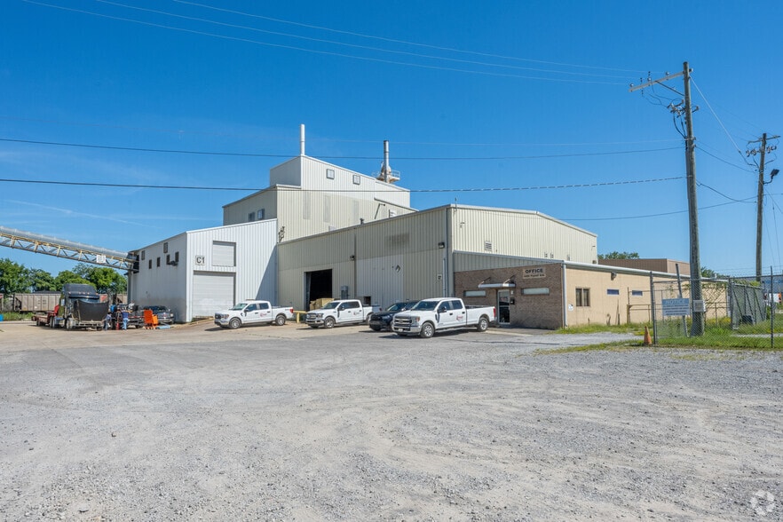 Industrial Manufacturing Plant portfolio of 4 properties for sale on LoopNet.ca - Building Photo - Image 2 of 21