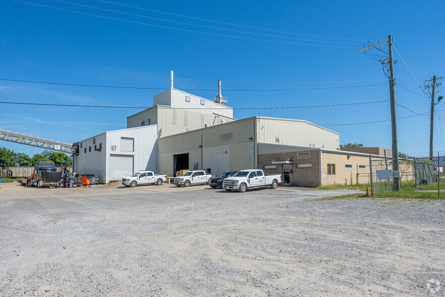 Industrial Manufacturing Plant portefeuille de 4 propriétés à vendre sur LoopNet.ca - Photo du bâtiment - Image 2 de 21
