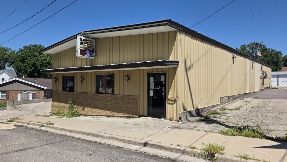 51 W Water St, Markesan, WI for sale - Primary Photo - Image 1 of 30