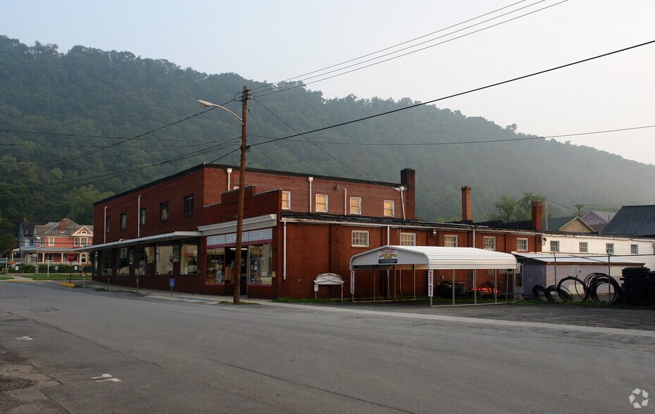 115 Independence St, Berkeley Springs, WV à vendre - Photo du bâtiment - Image 2 de 2