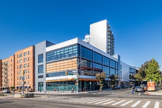 Plus de détails pour 8808 Justice Ave, Elmhurst, NY - Commerce de détail à louer