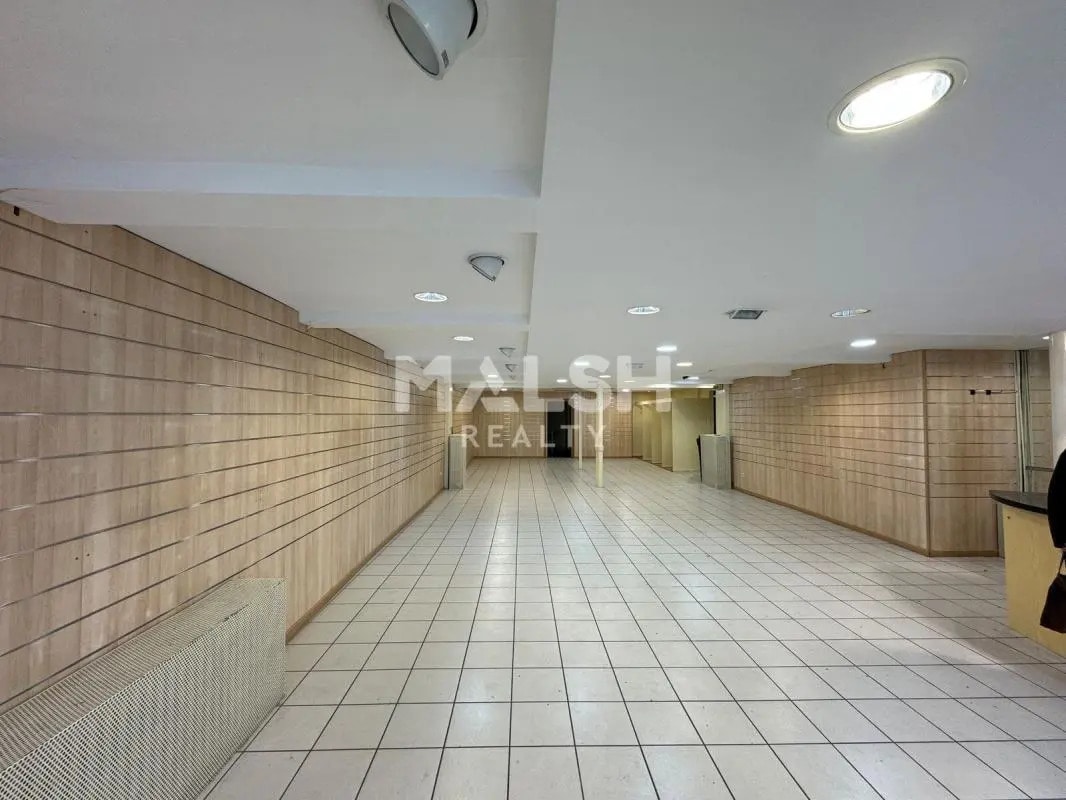 Retail in Saint-Étienne for lease Lobby- Image 1 of 6