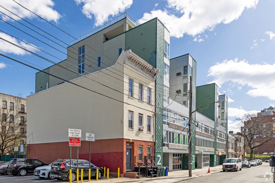 2330 Hoffman St, Bronx, NY à louer - Photo du bâtiment - Image 1 de 5