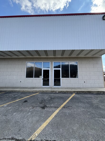 1132 3rd Ave, Ford City, PA for lease - Building Photo - Image 1 of 4