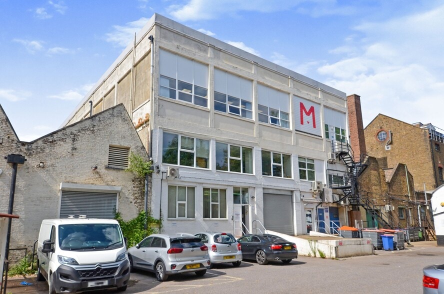 Mowat Industrial Estate, Sandown Road, Watford for lease - Primary Photo - Image 1 of 1