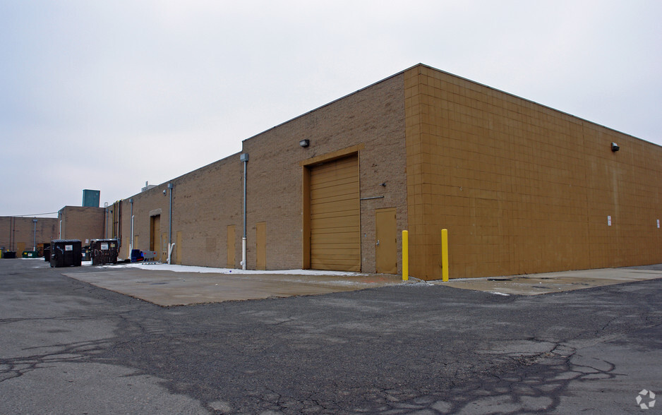 25005-25029 Van Dyke Ave, Center Line, MI for lease - Building Photo - Image 3 of 5