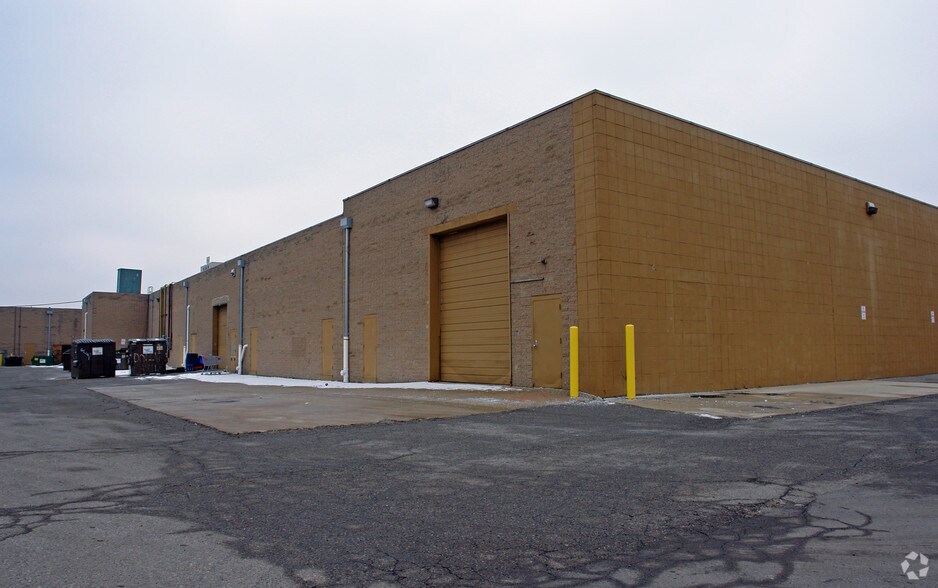 25005-25029 Van Dyke Ave, Center Line, MI à louer - Photo du bâtiment - Image 3 de 33