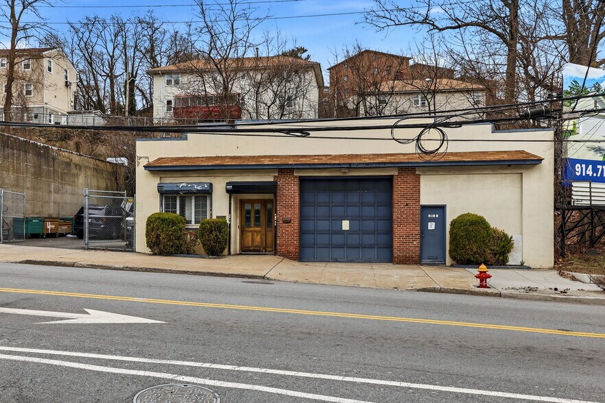 402 Mclean Ave, Yonkers, NY à vendre - Photo principale - Image 1 de 4