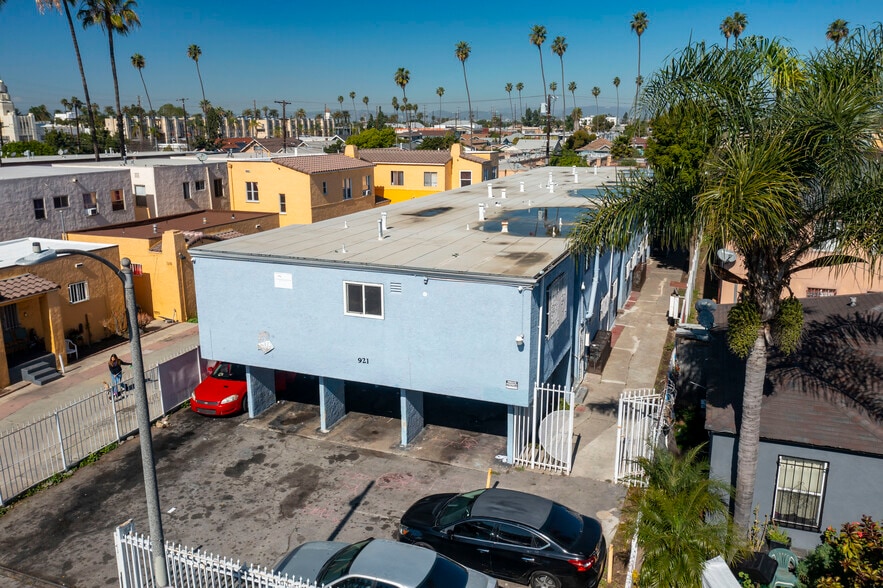 921 W 82nd St, Los Angeles, CA for sale - Building Photo - Image 3 of 17
