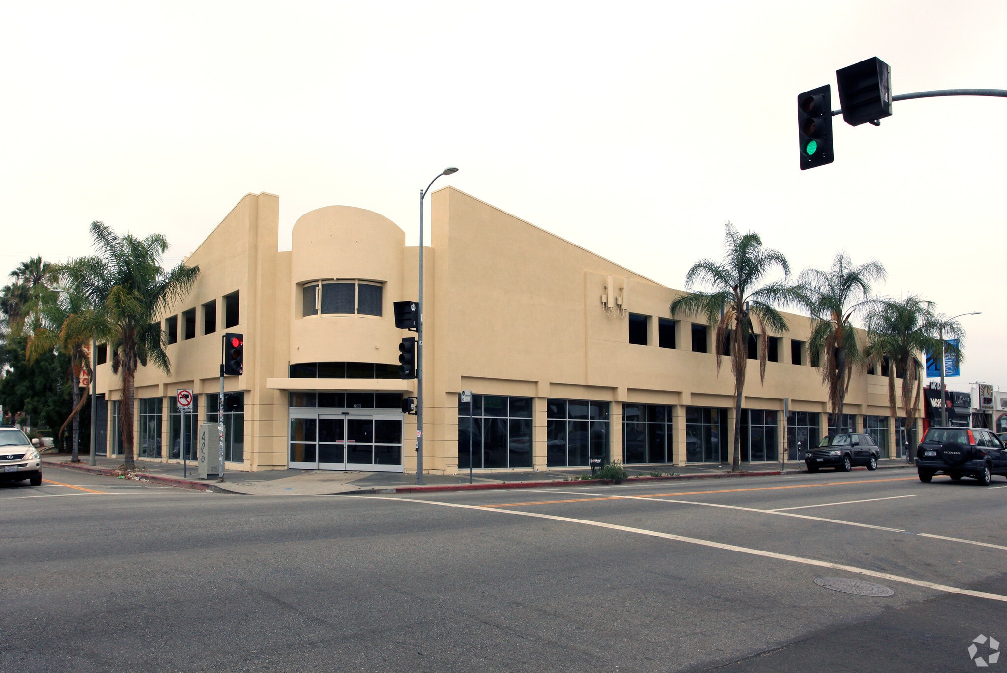 7500-7516 Melrose Ave, Los Angeles, CA à louer Photo principale- Image 1 de 6