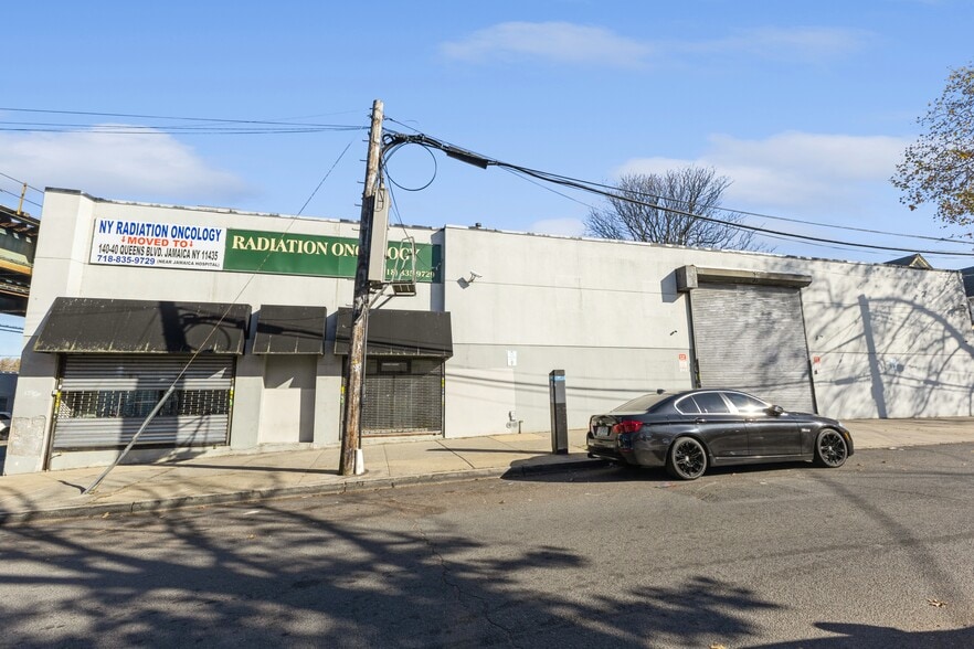 9202 Liberty Ave, Ozone Park, NY à louer - Photo du bâtiment - Image 2 de 14