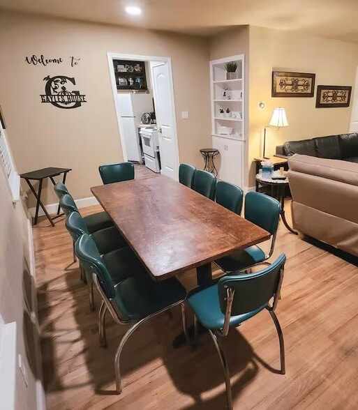 4 performing STR close to college portefeuille de 1 propriétés à vendre sur LoopNet.ca - Photo intérieure - Image 3 de 25