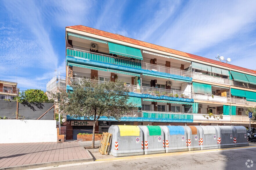 Carrer del General Palafox, 9-11, Castelldefels, Barcelona à louer - Photo du bâtiment - Image 3 de 4