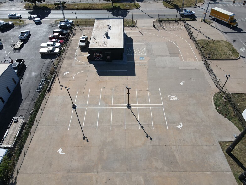 700 S MacArthur Blvd, Oklahoma City, OK à vendre - Photo du bâtiment - Image 3 de 15